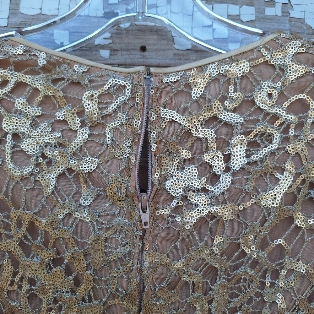 🌟 CARMEN MARC VALVO Gold Metallic Open Weave sequin Blouse - Picture 4 of 7